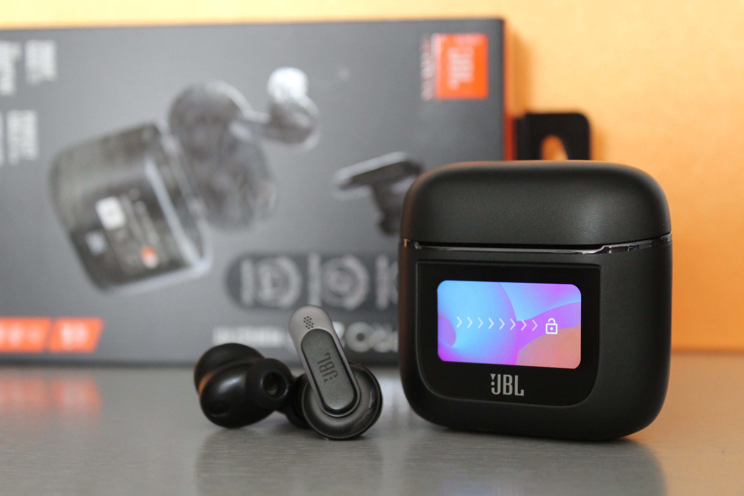 JBL Tour Pro 2: innovative earbuds with a screen! - Son